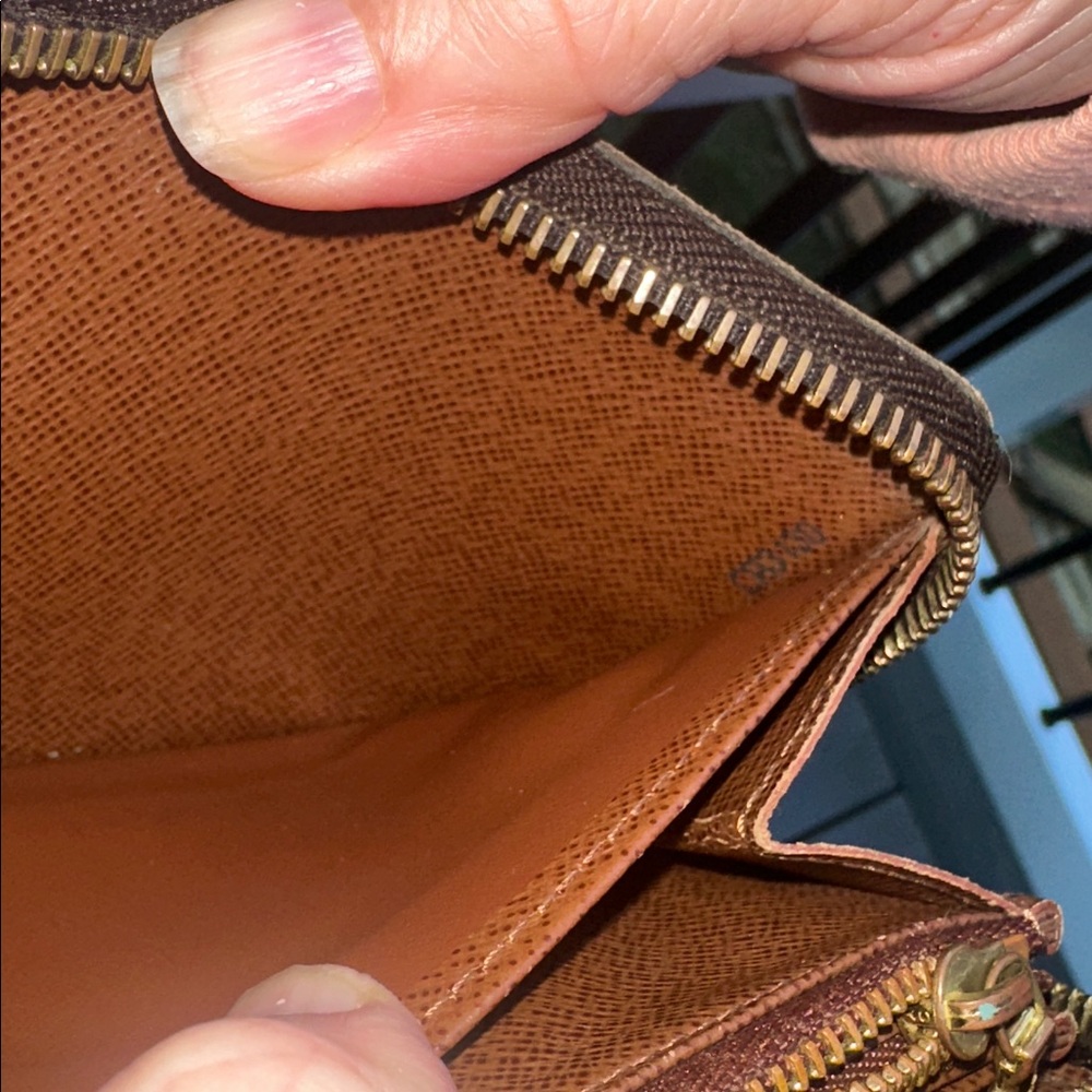 Louis Vuitton Monogram Zippy Wallet - Picture 14 of 16